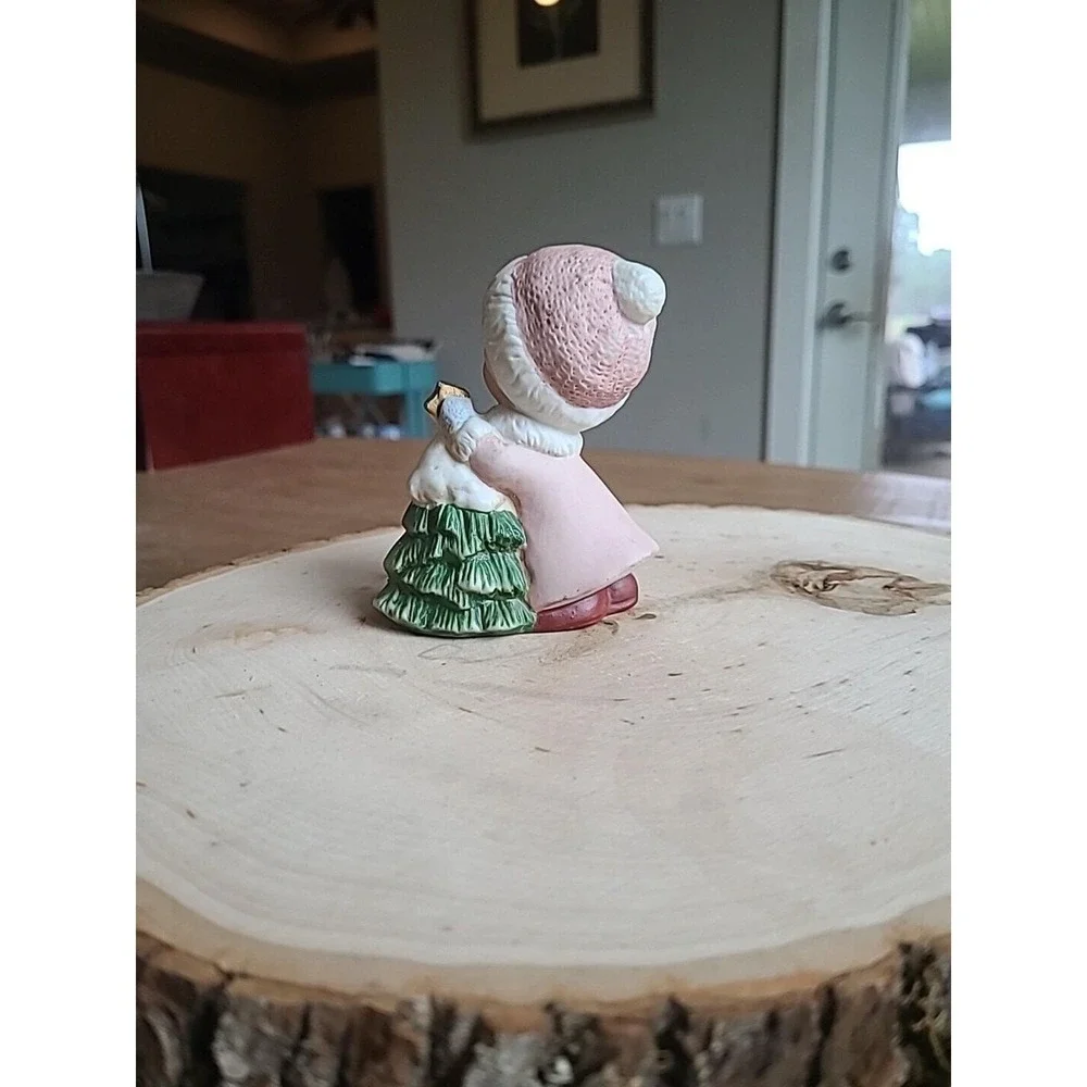 Vintage Christmas Figurine Homco Porcelain‎ Hand Painted Girl with Tree